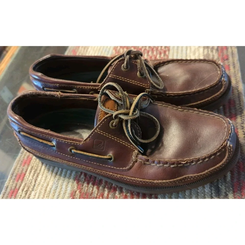 Sperry men eye